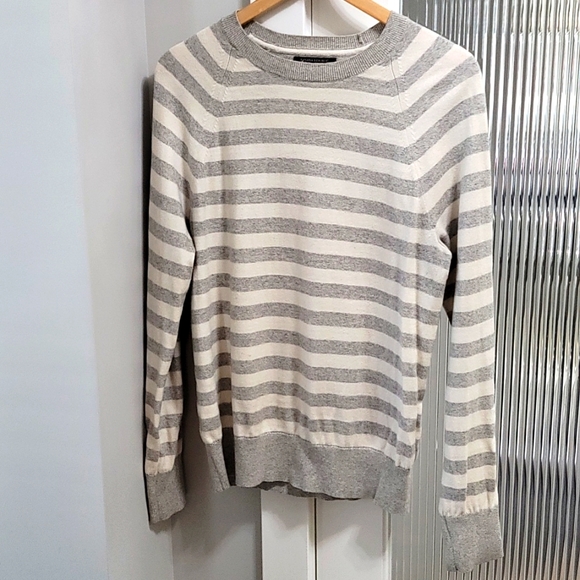 Banana Republic Sweater - Picture 1 of 4